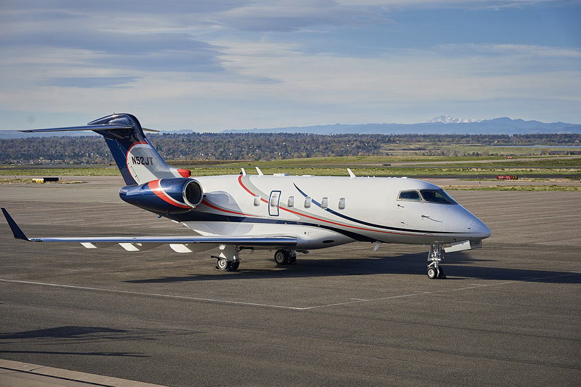 A Bombardier Challenger 300 with Gogo Galileo HDX installed.