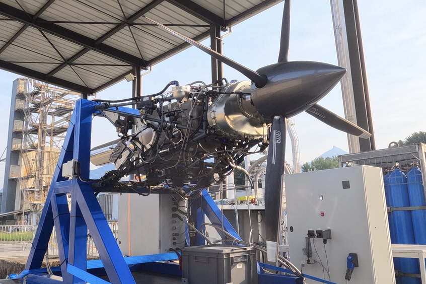 In this latest phase of testing, the engine used cryogenic liquid hydrogen stored at -250°C to simulate real aircraft operation.