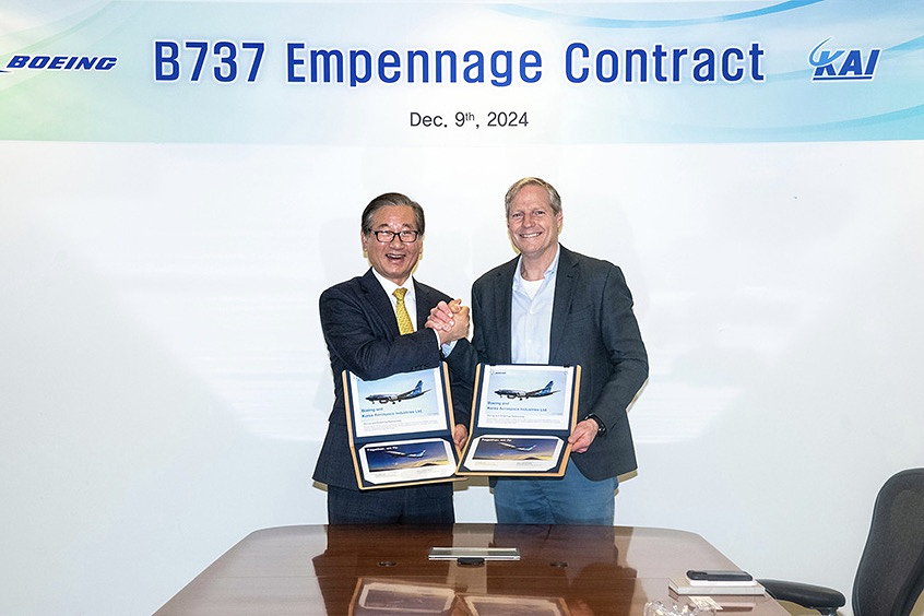 L-R: Kang Gu-young (KAI President), Cory Gionet (Boeing Production and Purchasing Division Manager).